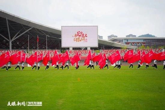 影片讲述孙悟空逃出五指山后带着被逼迫的妖族兄弟们再闹天宫的故事。400年前齐天年夜圣(谢苗饰)带领妖界攻打天庭,斗二郎戏众仙,后被如来克服弹压五指山下,一代妖王就此殒落。以后的四百年间,妖界遭到仙界打压萎靡不振,400年后孙悟空在过路的小女孩阿一(陈翊曈 饰)帮忙下虽逃出五指山,却也风光不再,被旧日兄弟厌弃,在四周受难中逐步迷掉自我。《齐天年夜圣》环绕孙悟空的自我牺牲、自我救赎睁开,燃点实足,以笑剧体例处置深入人生题目,让不雅众笑中带泪。此次影片以南天门、西牛贺洲为主场景,浩繁西游经典人物城市悉数登场,热血匹敌与催人泪下的场景将会带给不雅众最具怪异的视觉享受。